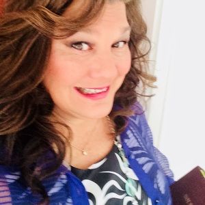 Meet your Posher, Gloria